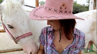 Amateur cowgirl with beautiful booty fucking outdoor