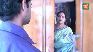 saree aunty seducing and flashing to TV repair boy .MOV