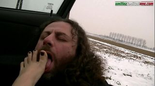 UI058-The snow in the car - Foot Licking