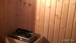 Libertine francaise sodomisee au sauna dans un plan a 3 avec Papy voyeur
