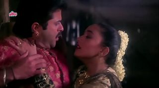 Anil-Kapoor-Madhuri-Kissing-Beta---Romtic scene