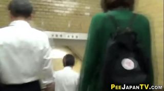Japanese skanks urinating