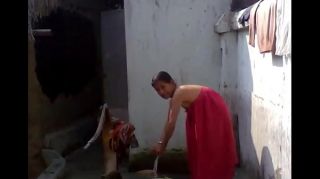 Bengali boudi Bathing, xnxxhomes.com