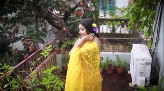 Hot Bhabhi in Saree showing stuff - Episode 2