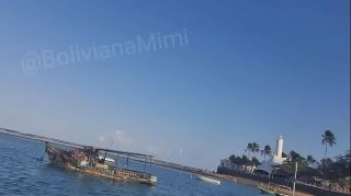 Mimi de paseio em lancha e se mansturbando e fazendo squirt  em altomar em Praia do Forte Bahia