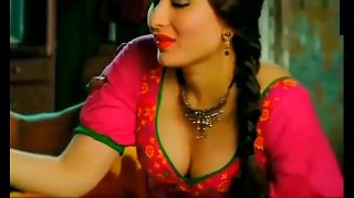 Kareena Kapoor big juicy boobs pressed