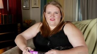 Super sexy chubby honey talks dirty and fucks her fat juicy pussy