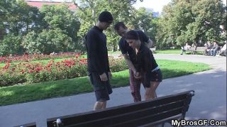 Friends girlfriend speads legs for him