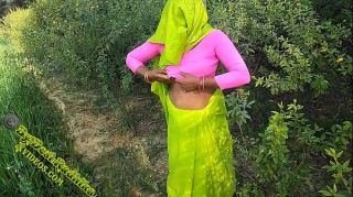 Indian Couple Injoy Outdoor Sex In Village PORN IN HINDI
