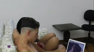 Vendo Um Filme Pornô  Com Mulher Do Lado (COMPLETO NO RED)