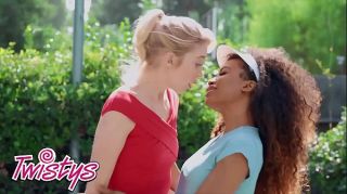 Flexible lesbians (Demi Sutra, Chloe Cherry) licking pussy - Twistys