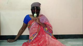 सेक्सी इंडियन मम्मी ने भोसड़े को बैगन से चोदा