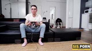 SIS.PORN. Girl can see stepbrother wont deny humping and brazenly makes pass at gamer