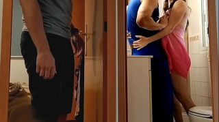 I HAVE SEX WITH THE PLUMBER, HE CUM ON MY TITS AND MY PARTNER SEES EVERYTHING. -FULL VIDEO  XvideosRED- www.pequeydemonio.com
