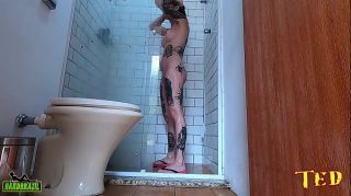 Cris Bathory acabou de fazer uma DP e já queria fuder mais após o banho - Polly Petrova - Vinny Burgos