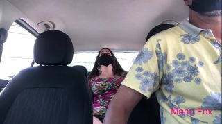 Provoquei o motorista do uber até ele me fazer gozar