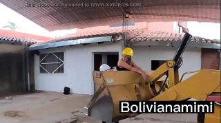 Me canse dar el culo en una cama... entonces alquile una retroexcavadora ... ven a ver como me destrozan el culo en bolivianamimi.tv
