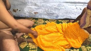 Desi village couple sex in yellow sari