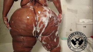 HUGE MONSTER BOOTY (L00P) OILY SOAPY ASS CLAP 74 INCH MONSTER DONK FULL VID IN MEMBERSHIP