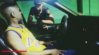 Policial feminina  fazendo sexo dentro do carro ! ( Prévia completo no red )
