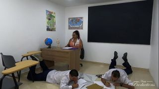 Threesome in the university with the teacher Roxana / Roxana Caputo - Daniclarkoficial