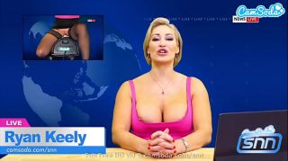 Camsoda - Big Tits MILF Ryan Keely Enjoys Sybian While Reading The News