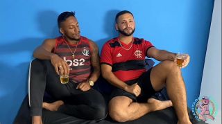 Chamei meu amigo para assistir a partida de futebol do Flamengo e comemos o cu um do outro. Completo no Red